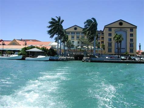 hotels in oranjestad with shuttle service